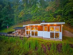 Luxe & Scenic Escape: Hot Tub ~ Breathtaking Views - Image 4