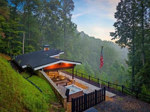 Luxe & Scenic Escape: Hot Tub ~ Breathtaking Views - Image 2