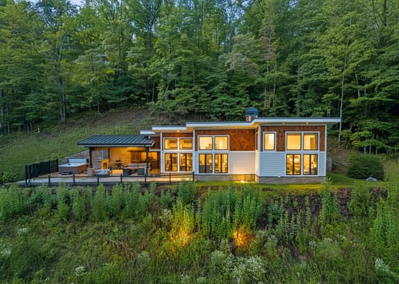Luxe & Scenic Escape: Hot Tub ~ Breathtaking Views - Image 1